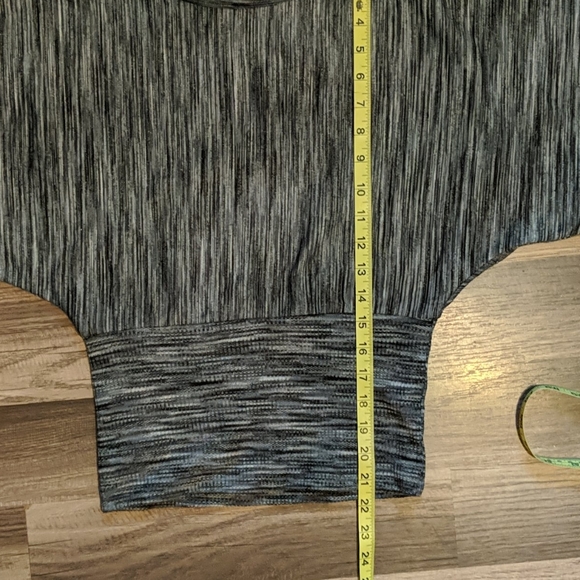 Gray dolman sleeve cropped top Sz M - Picture 4 of 4